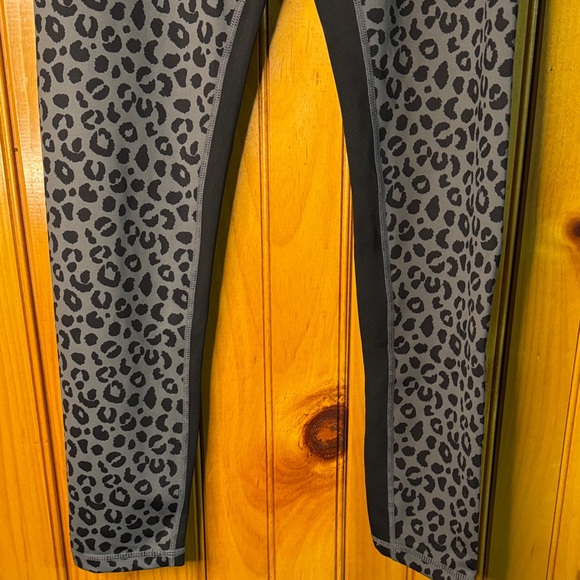 Allfenix Gray Leopard Print Athletic Leggings - Picture 3 of 9
